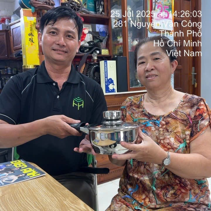 Khách hàng Bộ dụng cụ nấu ăn Nutristahl